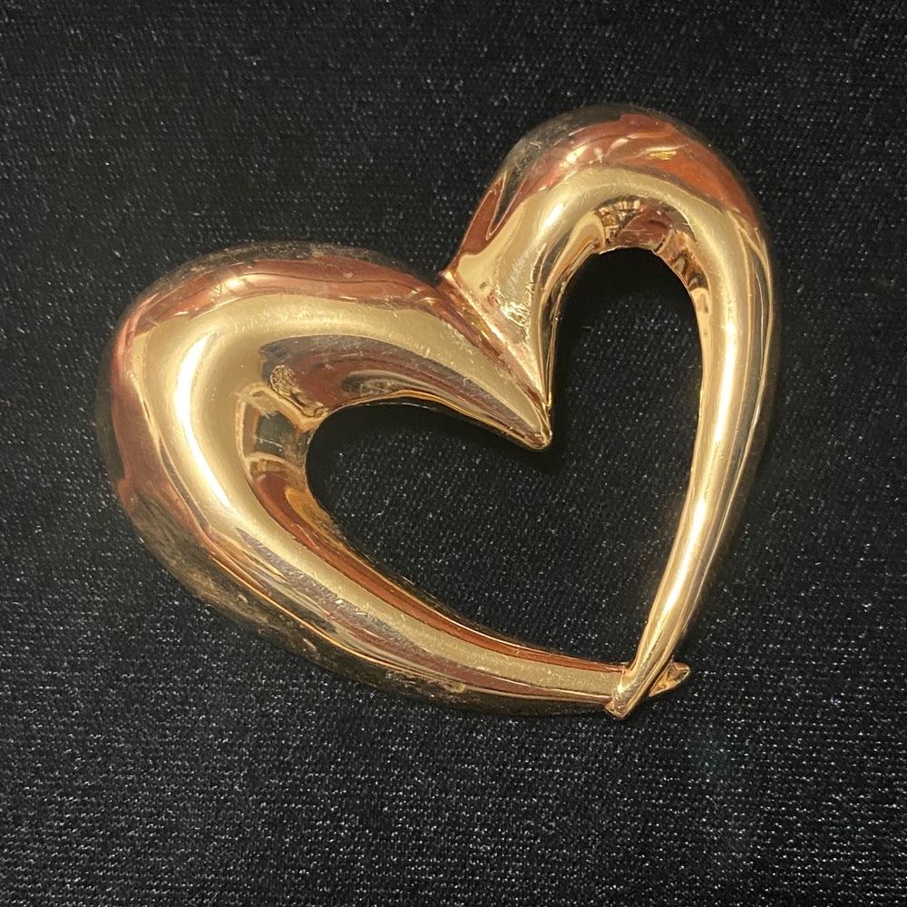 Vintage Gold open Heart Brooch